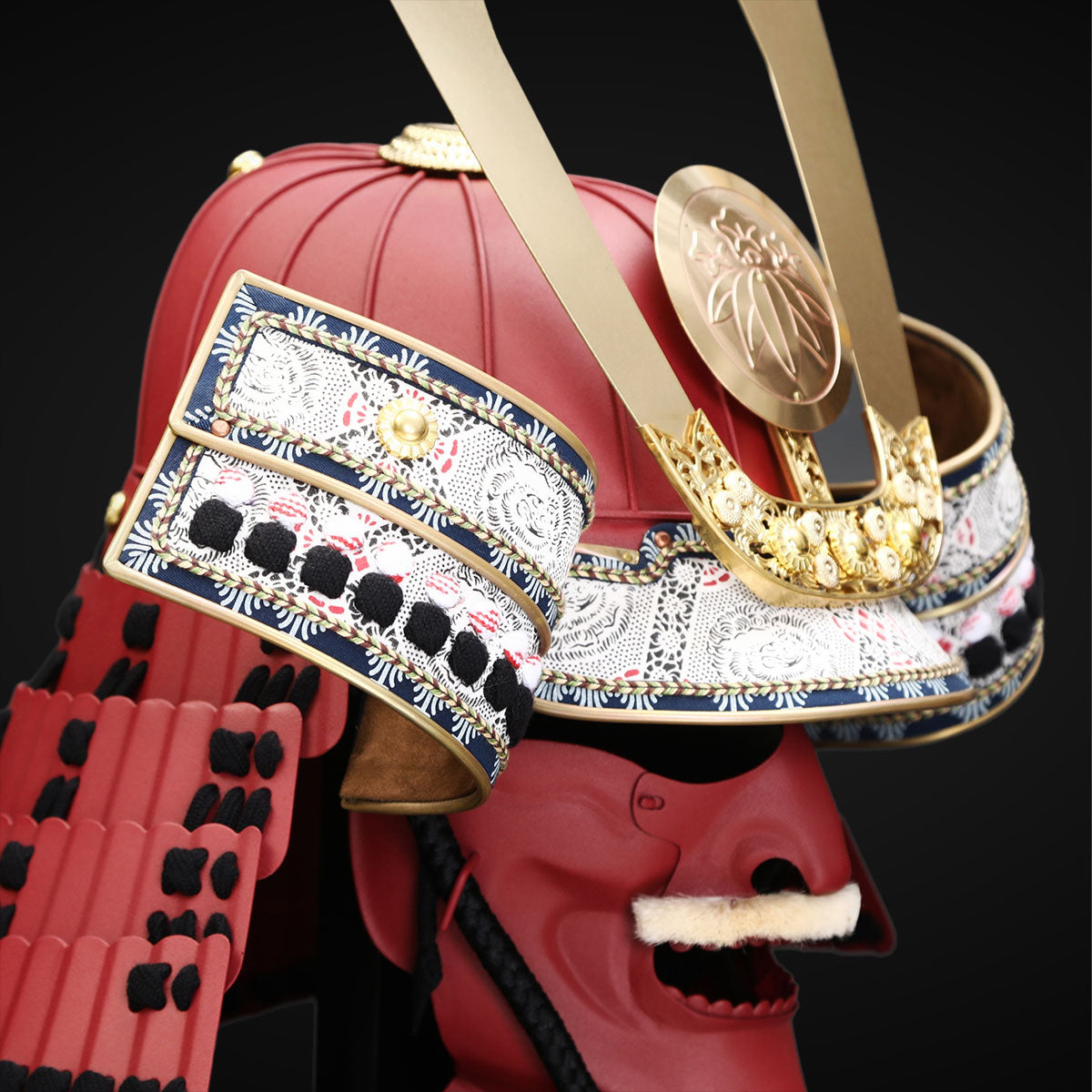 Handmade Life-Size Yoroi，Red Arima Clan Samurai Armor Set with Kuro Kuwagata Helmet