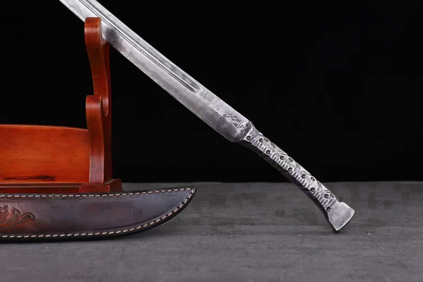 Full Tang Saber sword Damascus Steel Blades Handle,Cowhide Scabbard