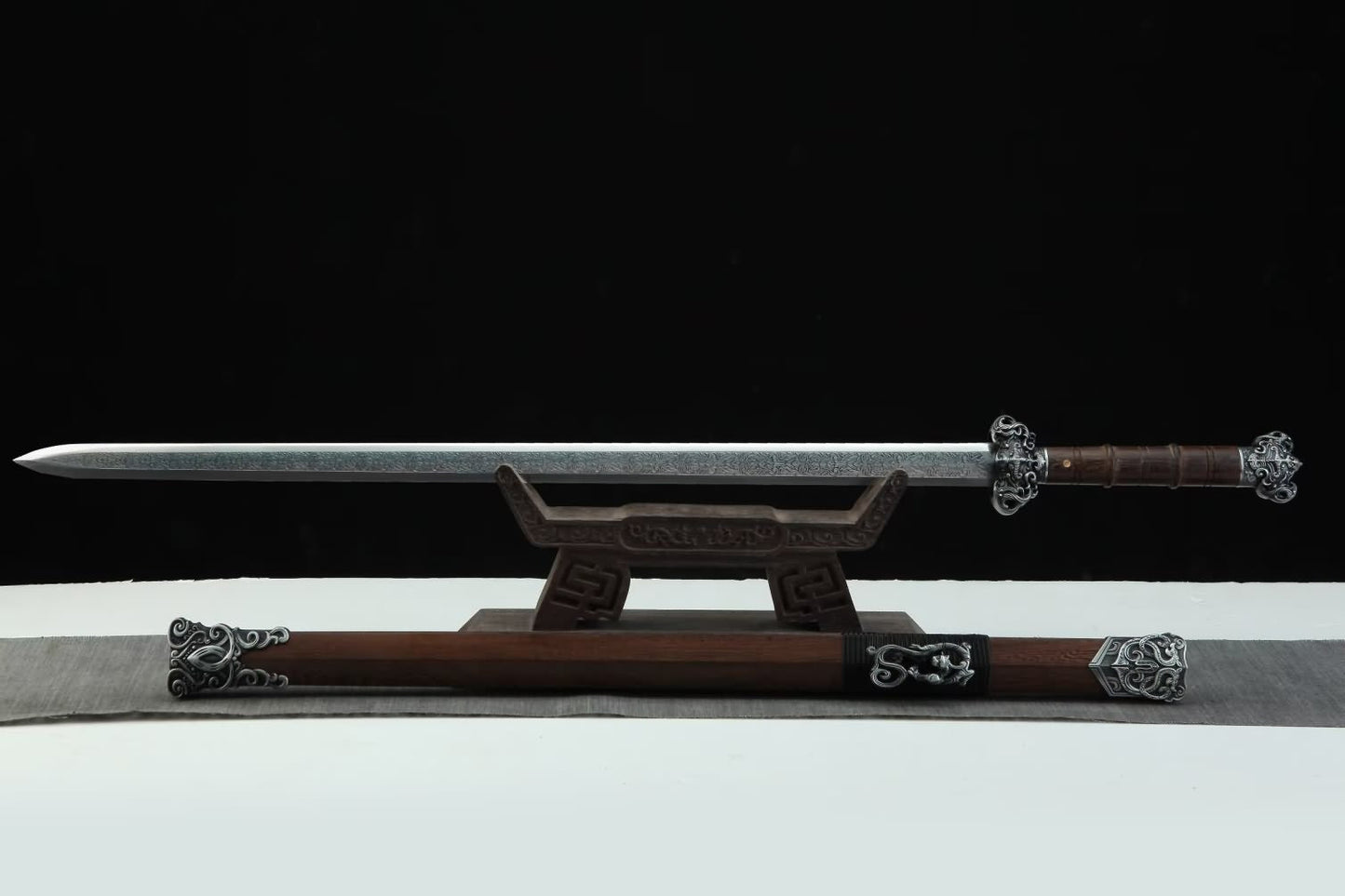 Traditional Han Sword-Hand-Forged Carbon Steel Blade with Dragon Totem Fittings