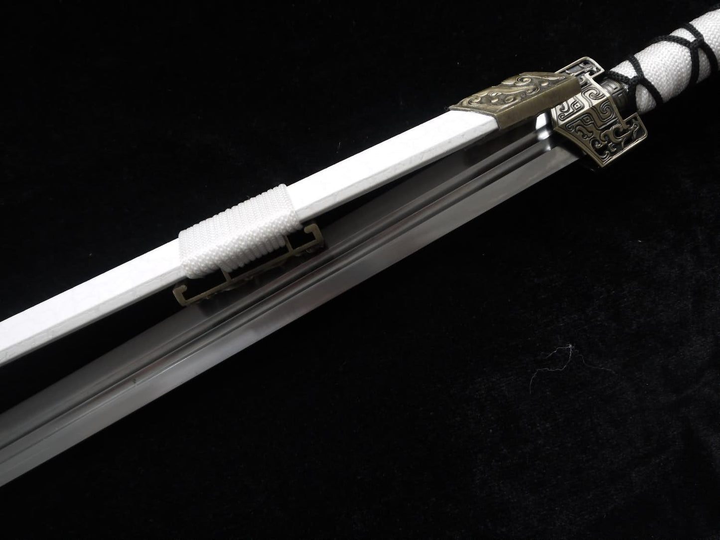 Han jian-Medium carbon steel-White leather paint scabbard