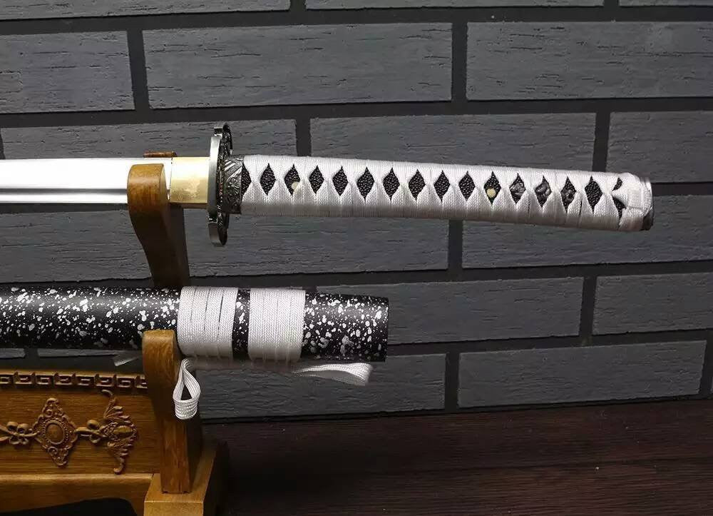 Samurai Katana/High carbon steel blade/Solid wood scabbard/Alloy fittings