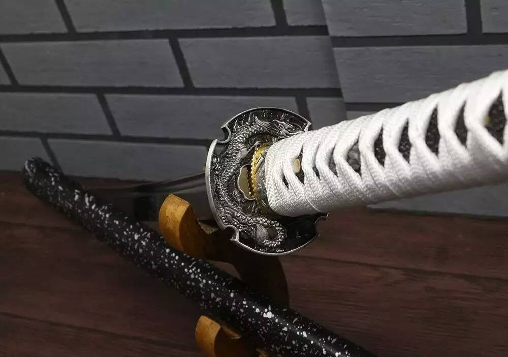 Samurai Katana/High carbon steel blade/Solid wood scabbard/Alloy fittings