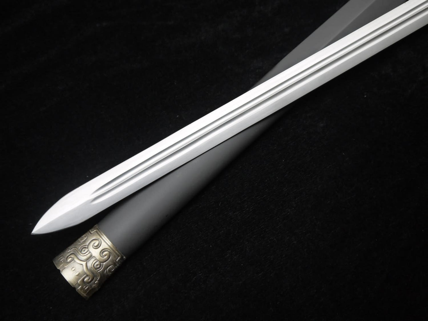 Han jian/Medium carbon steel blade/Solid matte black paint Scabbard/Zinc-alloy