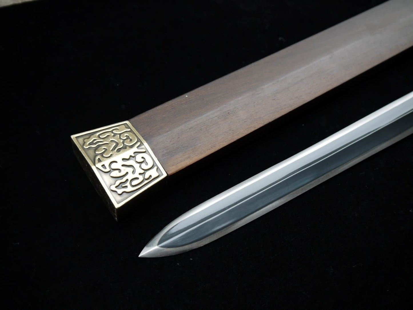 Hua Mulan jian sword,Medium carbon steel black blade,Alloy fittings,Rosewood scabbard,Length 41"