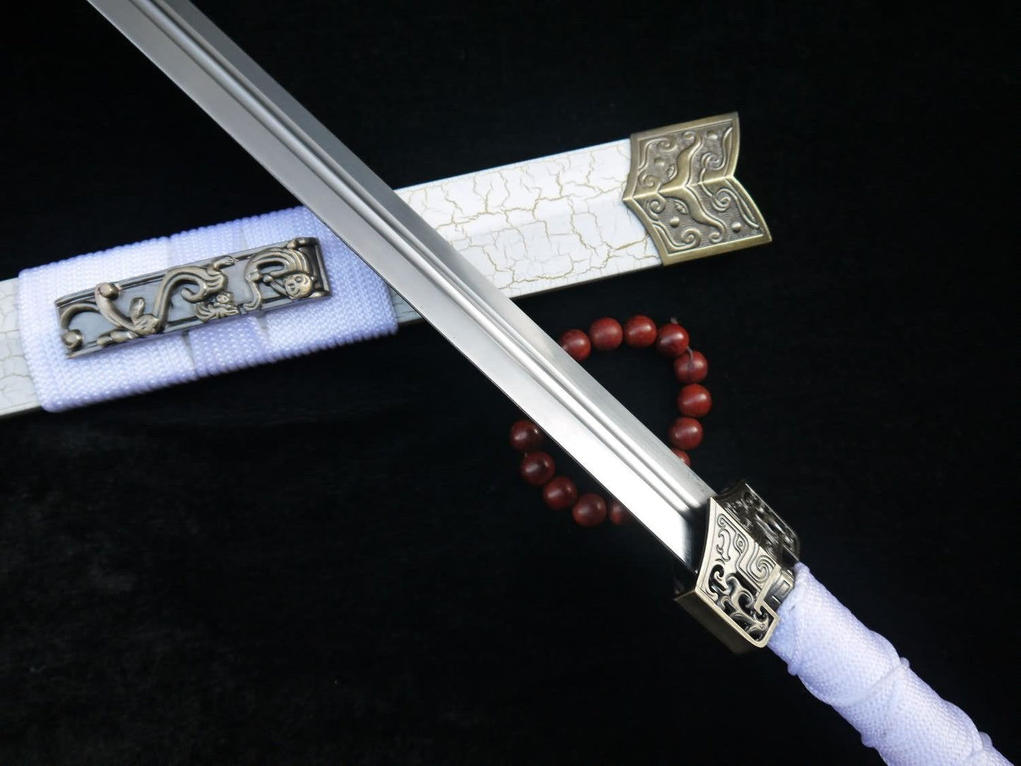 Han jian/Medium carbon steel blade/White scabbard/Alloy fittings/Length 39"