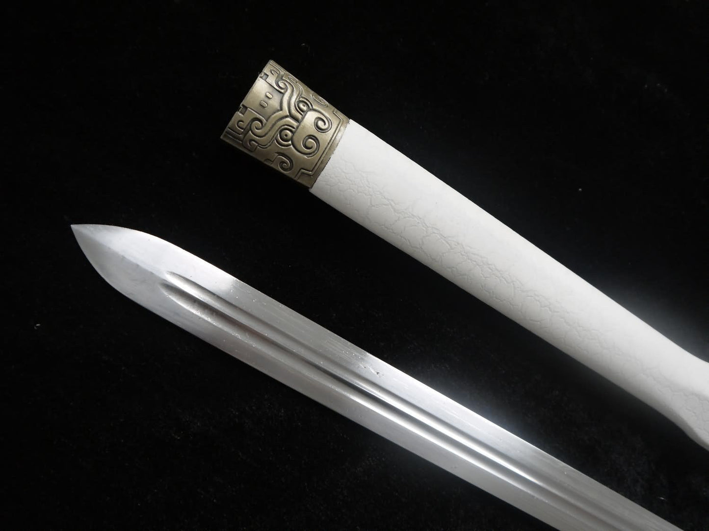 Han jian-Medium carbon steel-White leather paint scabbard