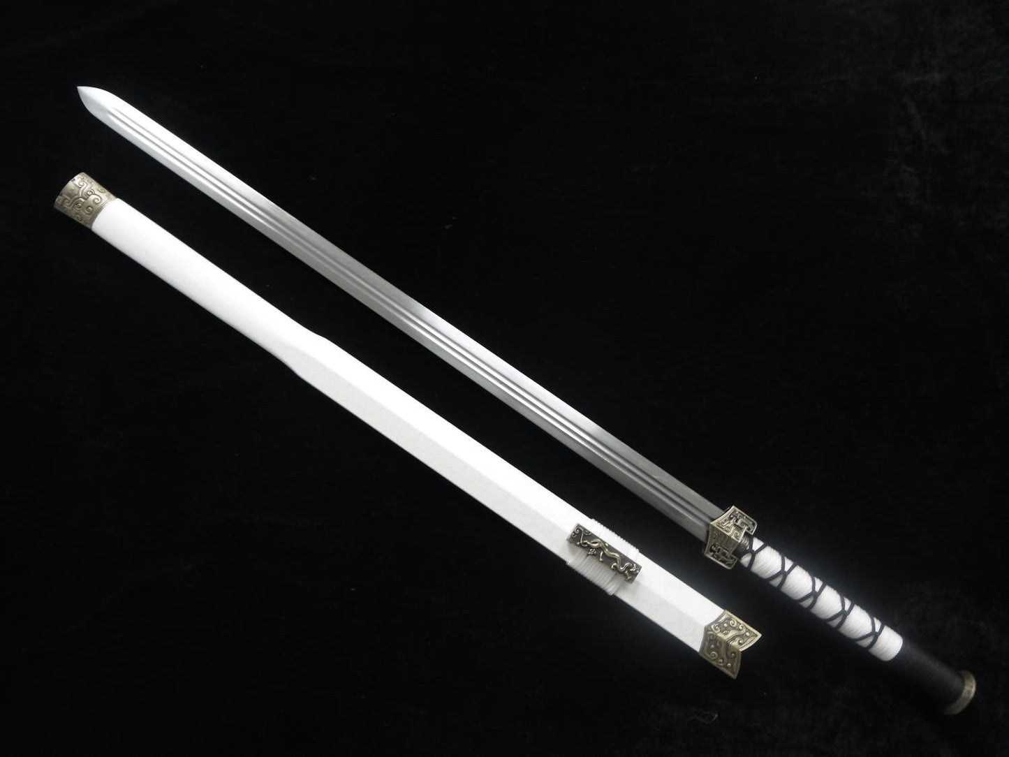 Han jian-Medium carbon steel-White leather paint scabbard