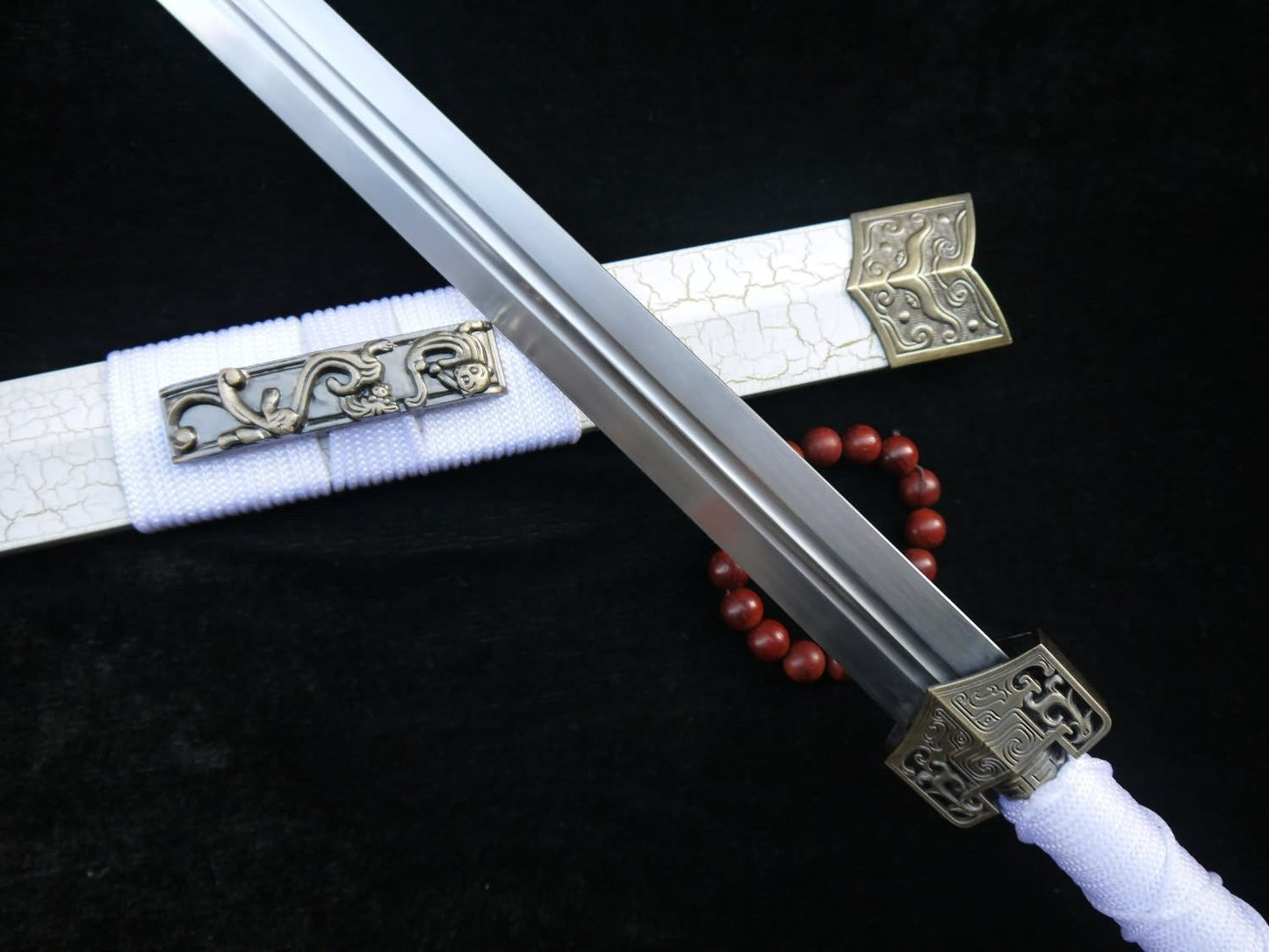 Han jian/Medium carbon steel blade/White scabbard/Alloy fittings/Length 39"