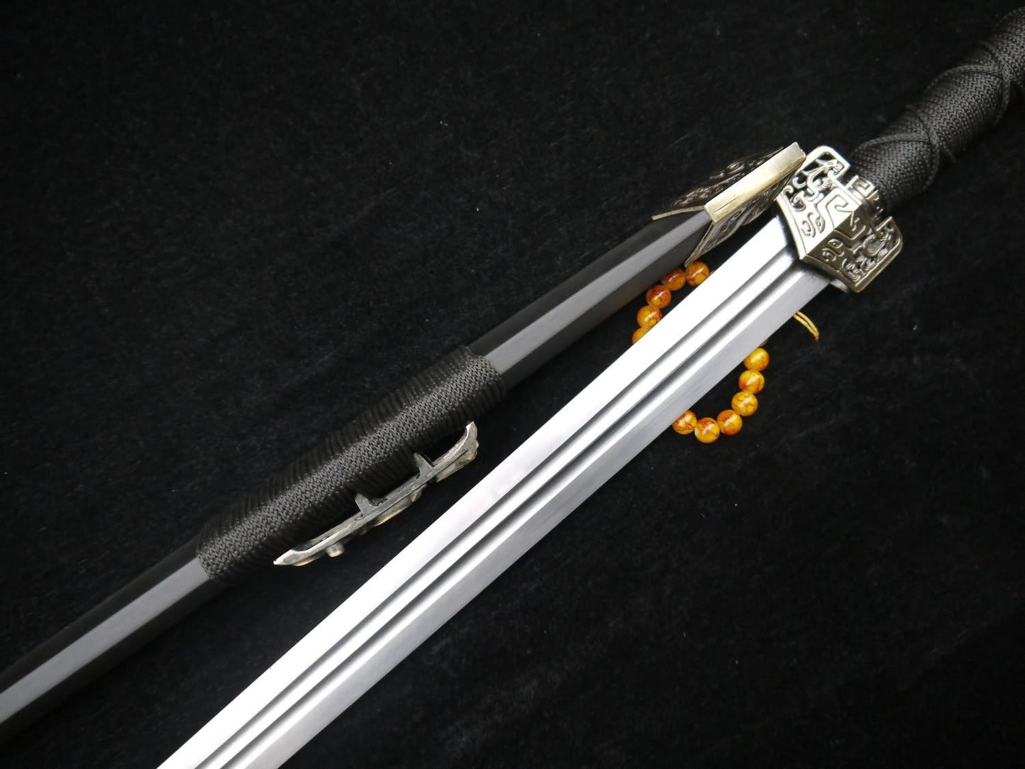 Han jian/Medium carbon steel blade/Solid matte black paint Scabbard/Zinc-alloy