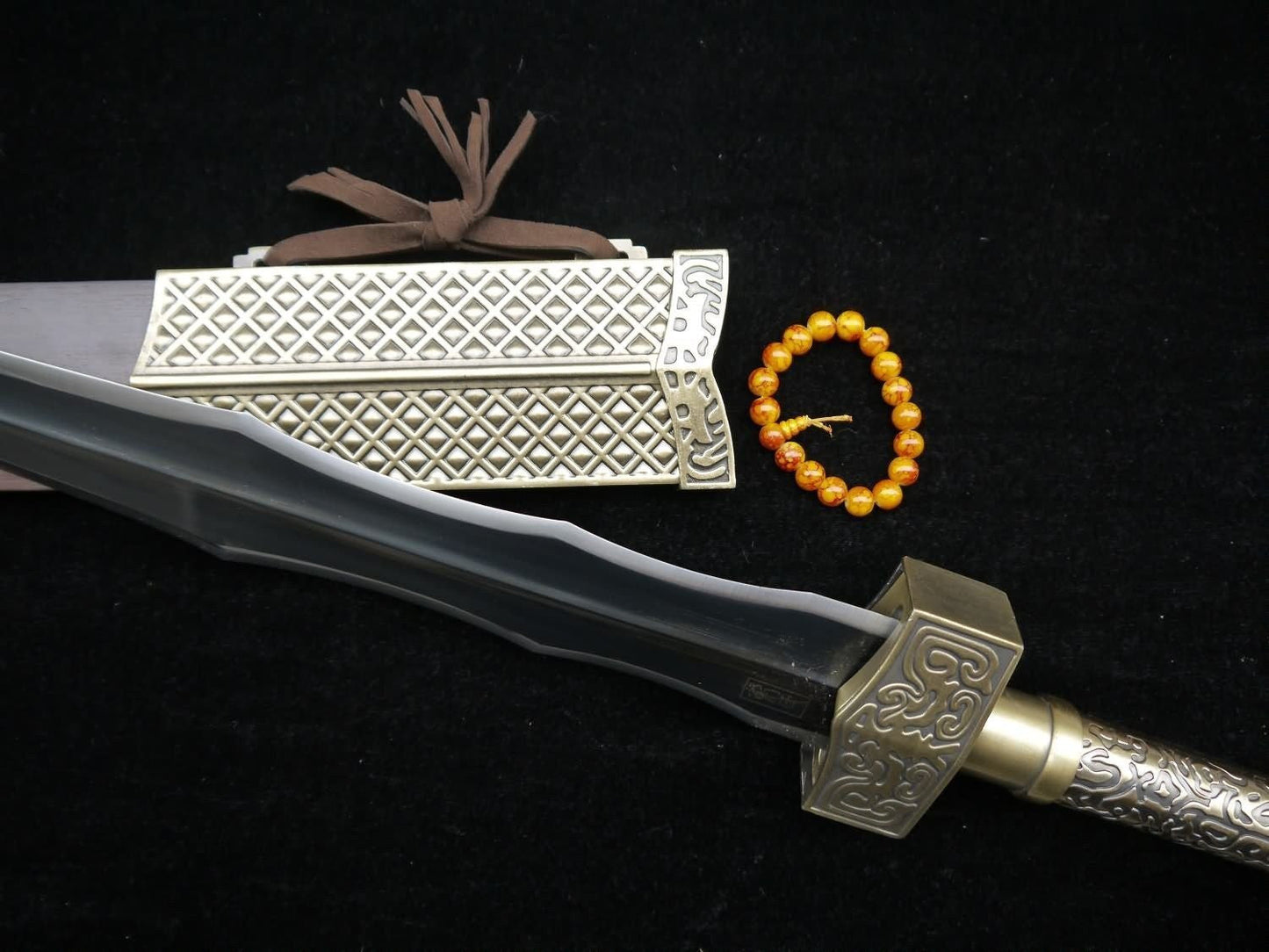 Hua Mulan jian sword,Medium carbon steel black blade,Alloy fittings,Rosewood scabbard,Length 41"