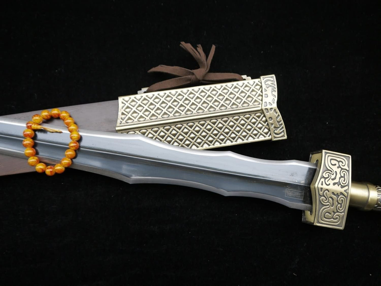 Hua Mulan jian sword,Medium carbon steel black blade,Alloy fittings,Rosewood scabbard,Length 41"