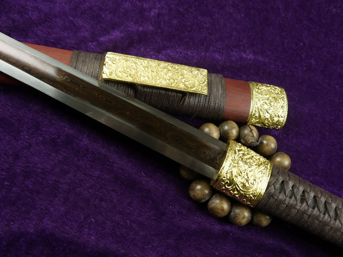 Dagger/Damascus steel Surface redness blade/Redwood scabbard