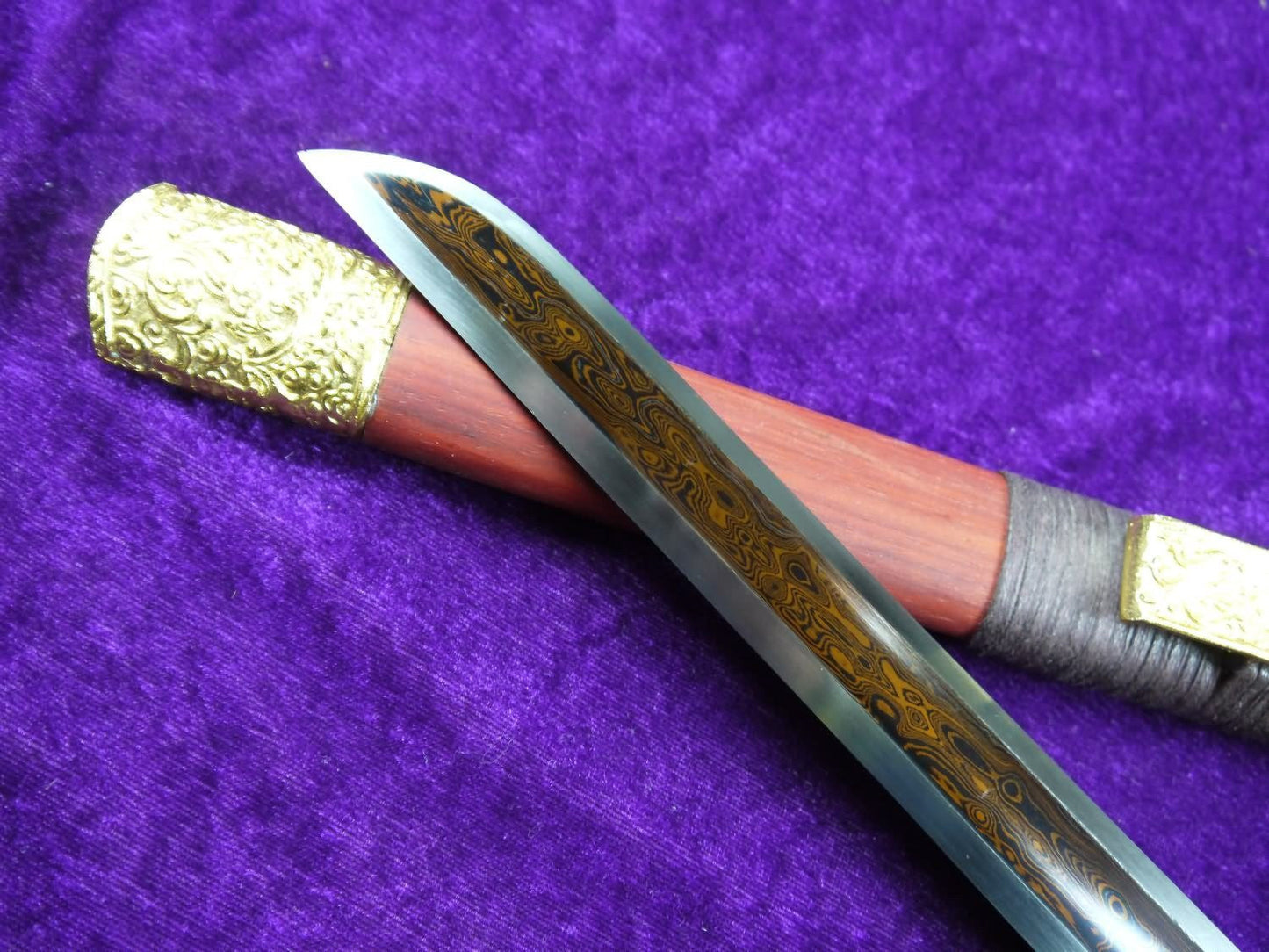 Dagger/Damascus steel Surface redness blade/Redwood scabbard