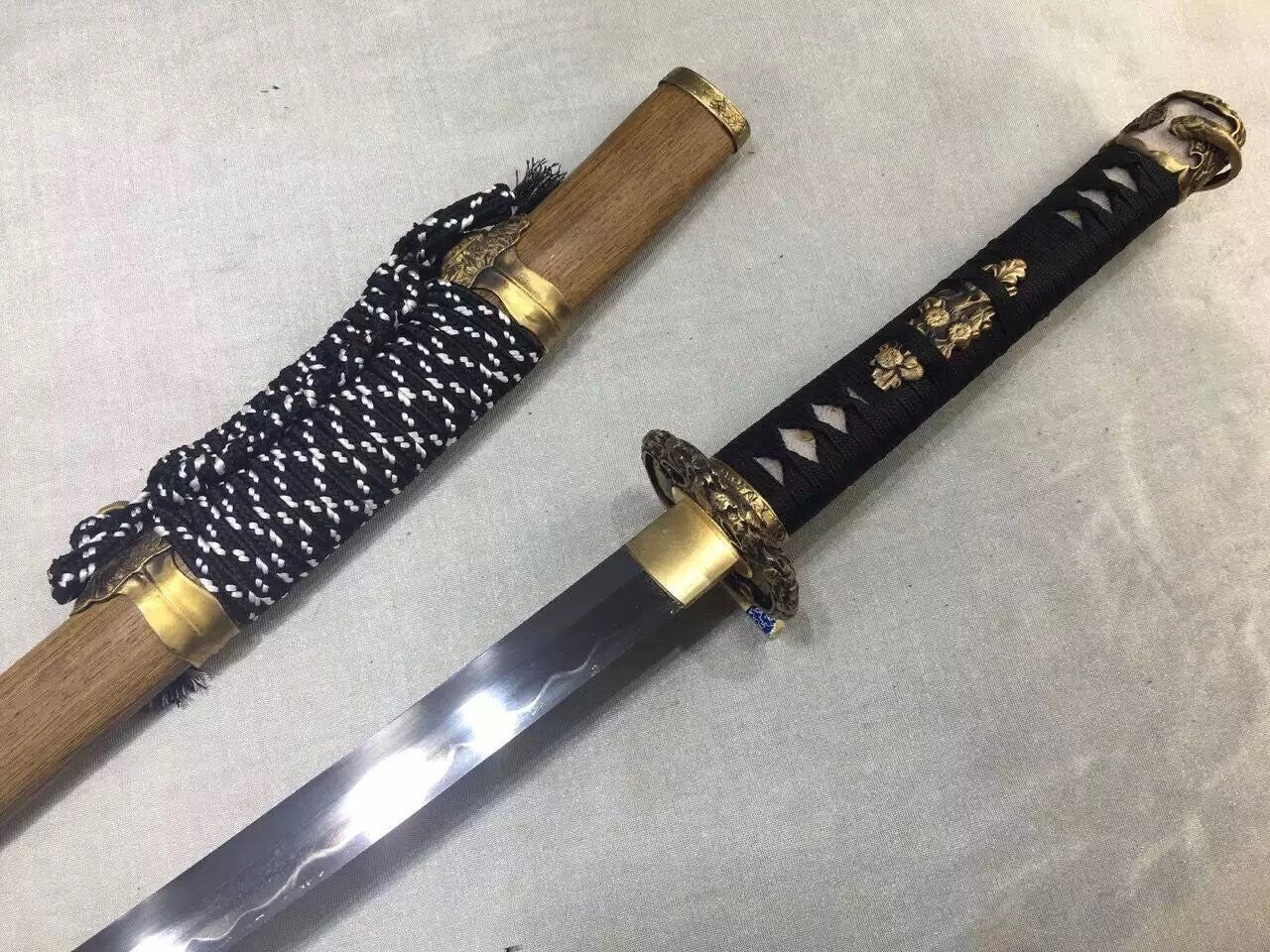 Nihontou Tachi/Katana/High carbon steel/Wood scabbard/Alloy tosogu/Full tang