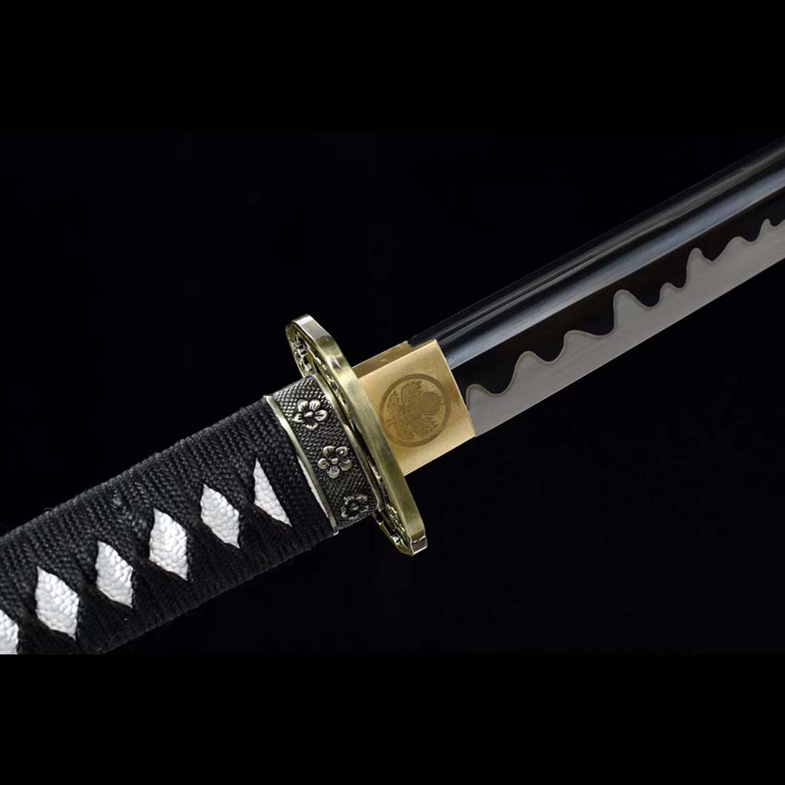 Handmade Japanese Tachi Katana, High Manganese Steel Full Tang with Grinding Hamon Black Saya