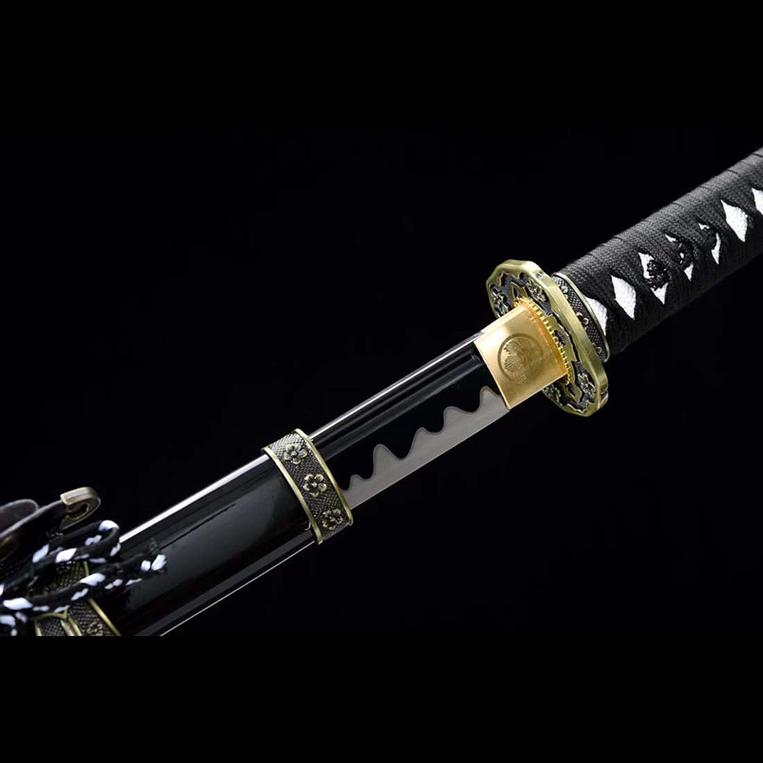 Handmade Japanese Tachi Katana, High Manganese Steel Full Tang with Grinding Hamon Black Saya