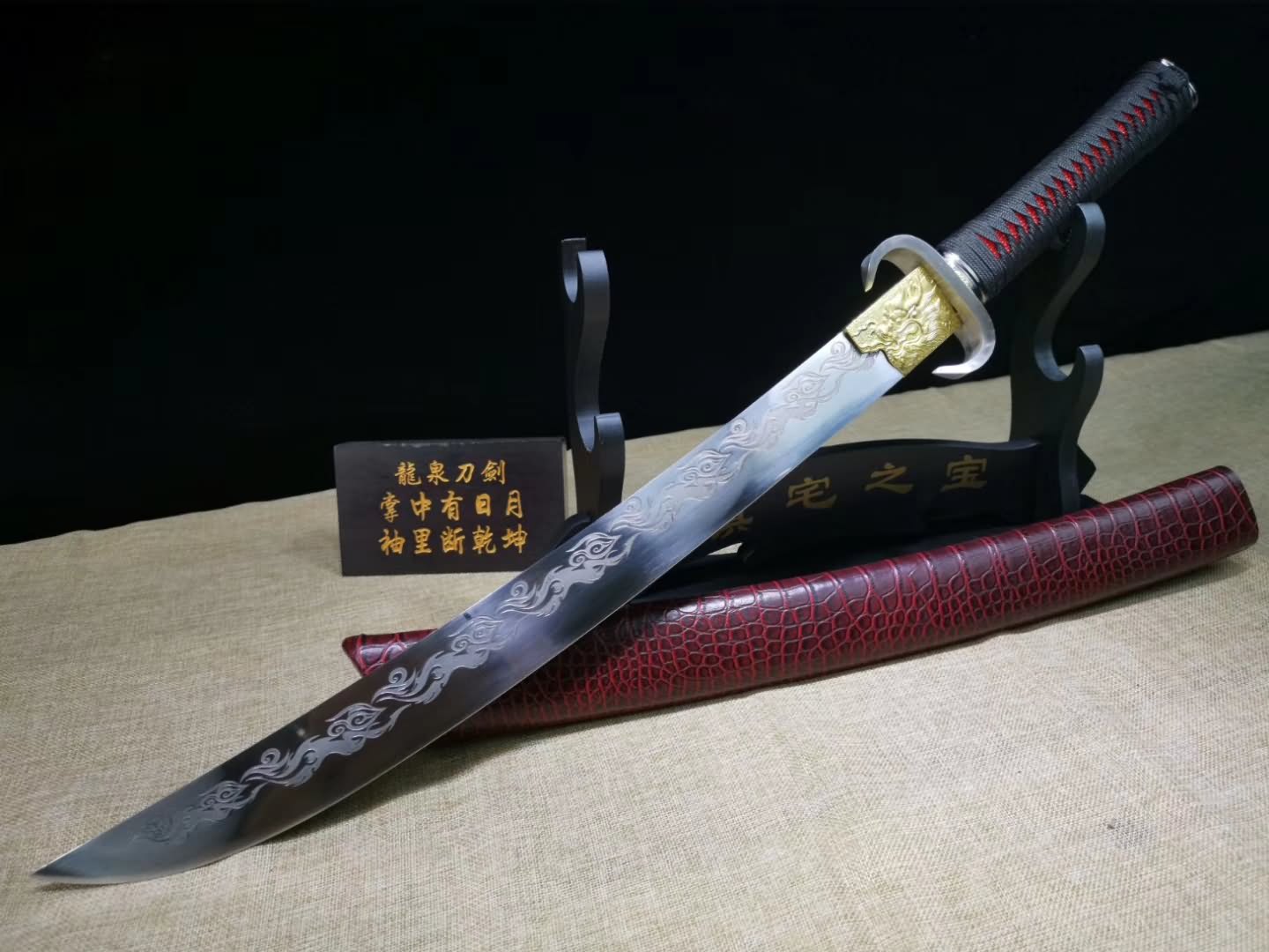 Red leather sheath broadsword,High carbon steel blade