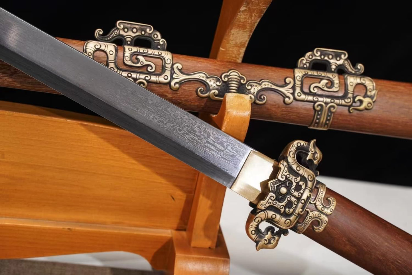 Tang dao Swords-Handcrafted Damascus Steel Blade with Brass Fittings Rosewood Scabbard