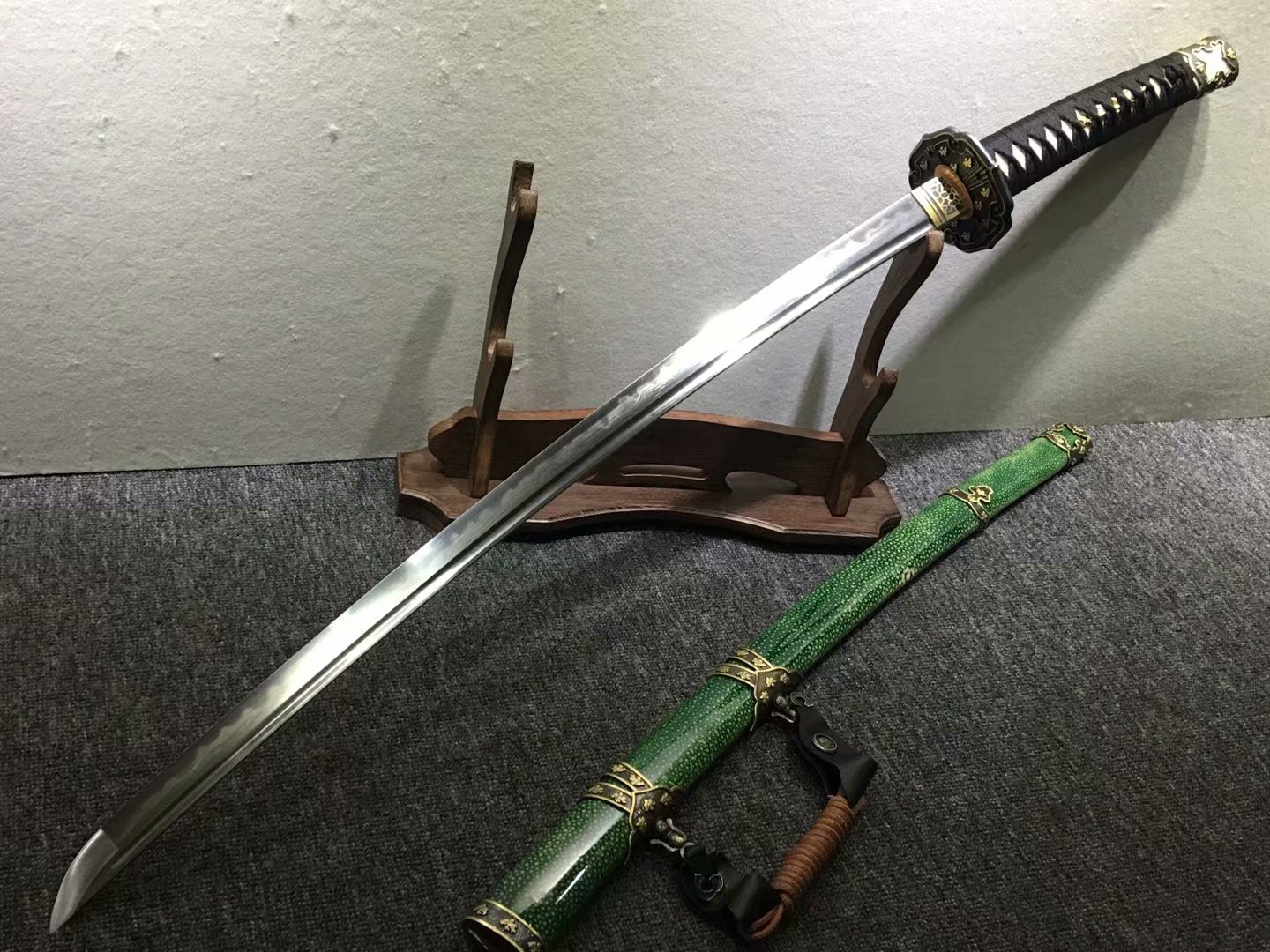 Nihontou katana,Green skin scabbard,Damascus steel burn blade,Brass,Full tang