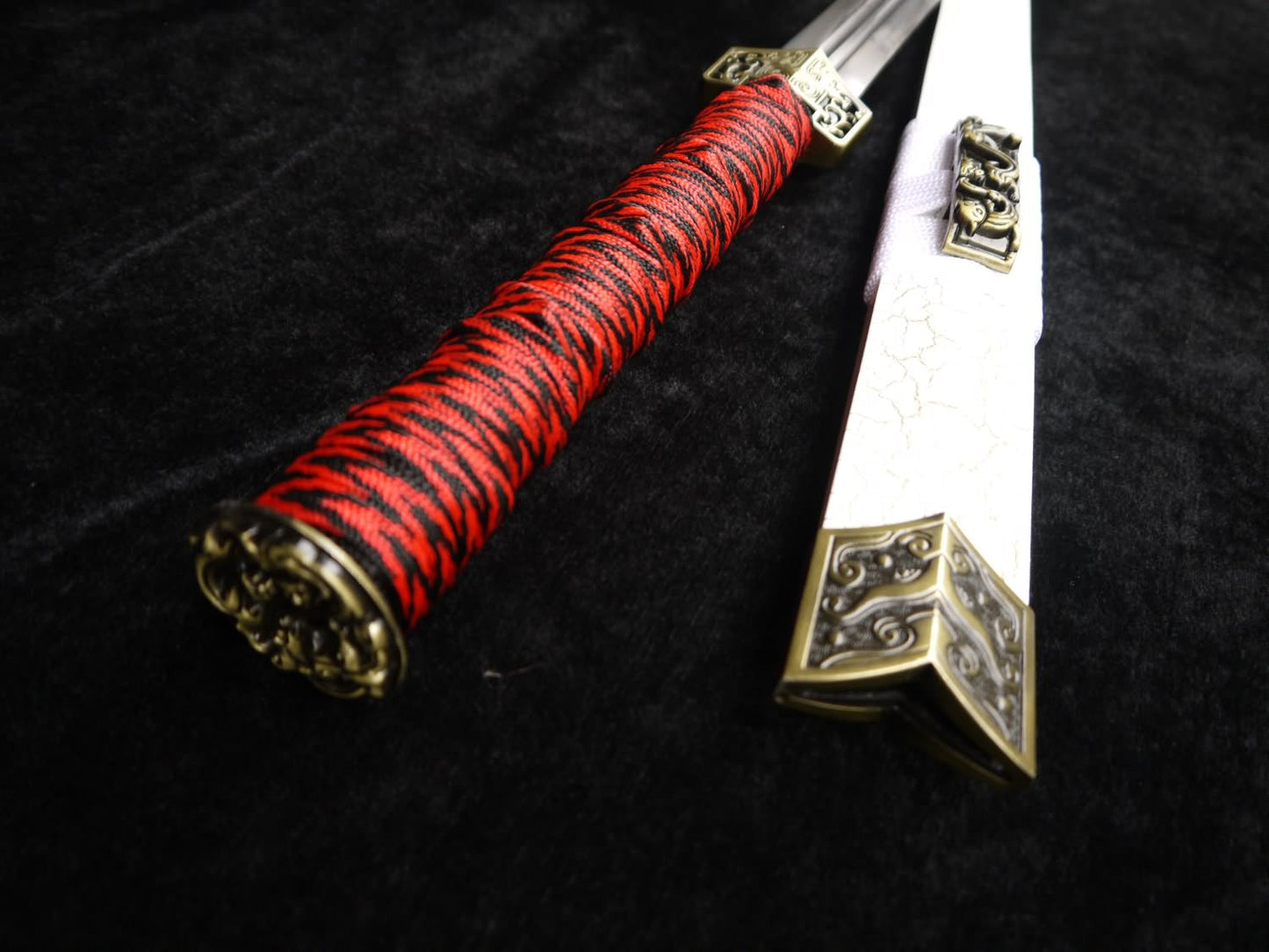 Han jian(Medium carbon steel blade,White scabbard,Alloy)Length 39"