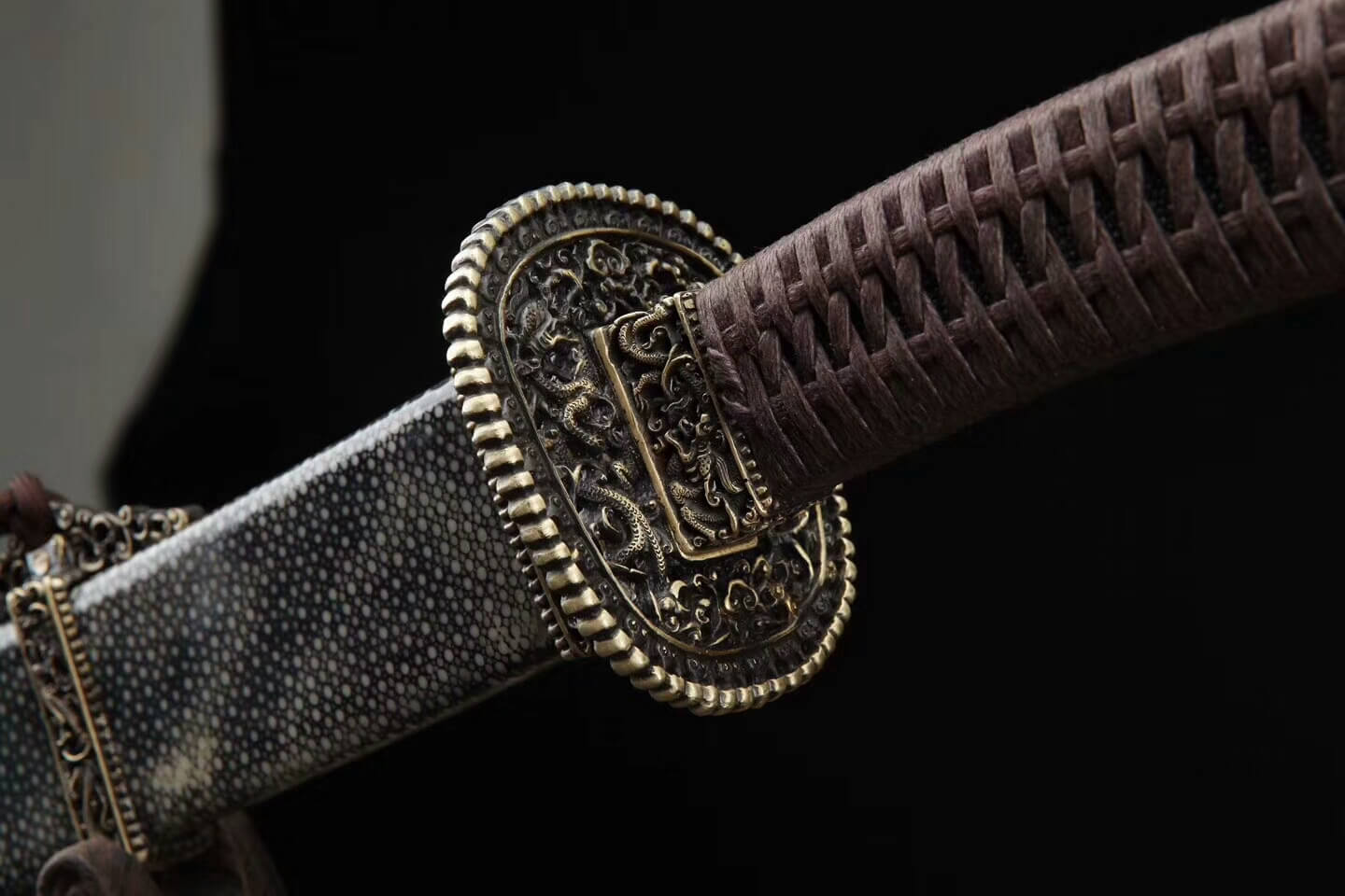 Broadsword,Damascus steel burn blade,Black skin Scabbard,Brass fittings