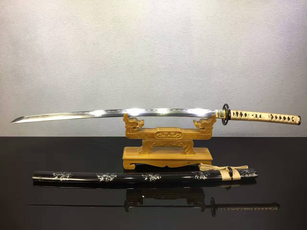 Nihontou,Katana,High carbon steel burn blade,Wood Scabbard,Alloy Tosogu