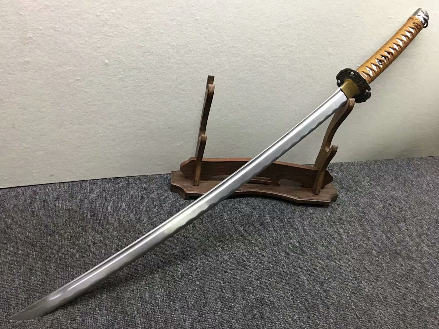 Nihontou Tachi,Nodachi,Medium carbon steel,Wood scabbard,Alloy tosogu