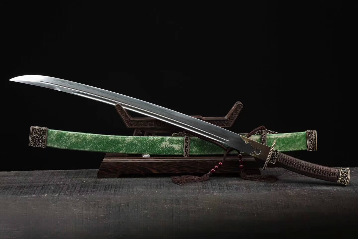 Broadsword,Damascus steel burn blade,Green skin Scabbard,Brass fitting