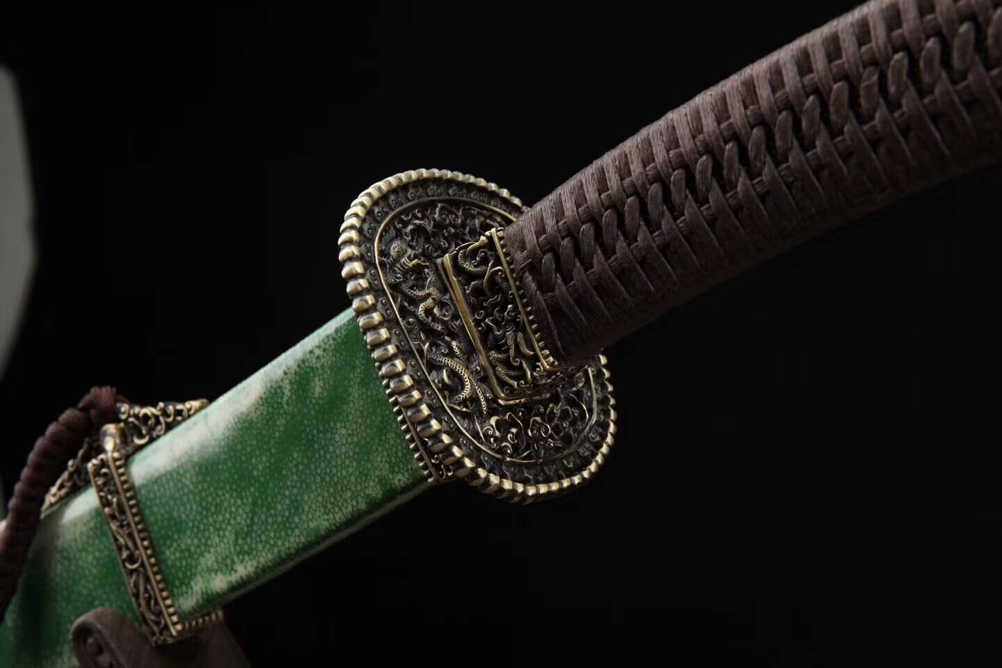 Broadsword,Damascus steel burn blade,Green skin Scabbard,Brass fitting