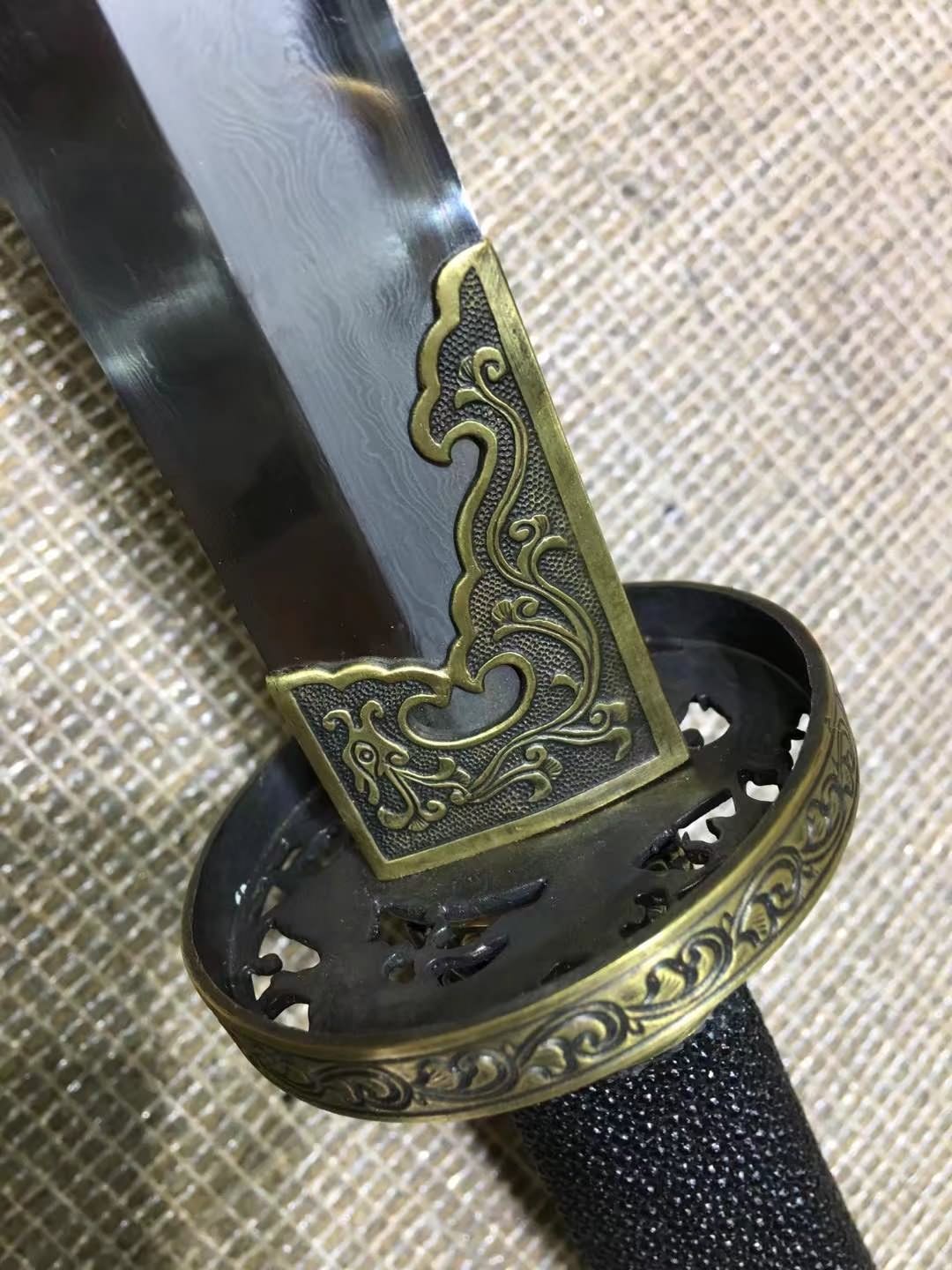 Broadsword(Damascus steel burn blade,Skin scabbard)Full tang