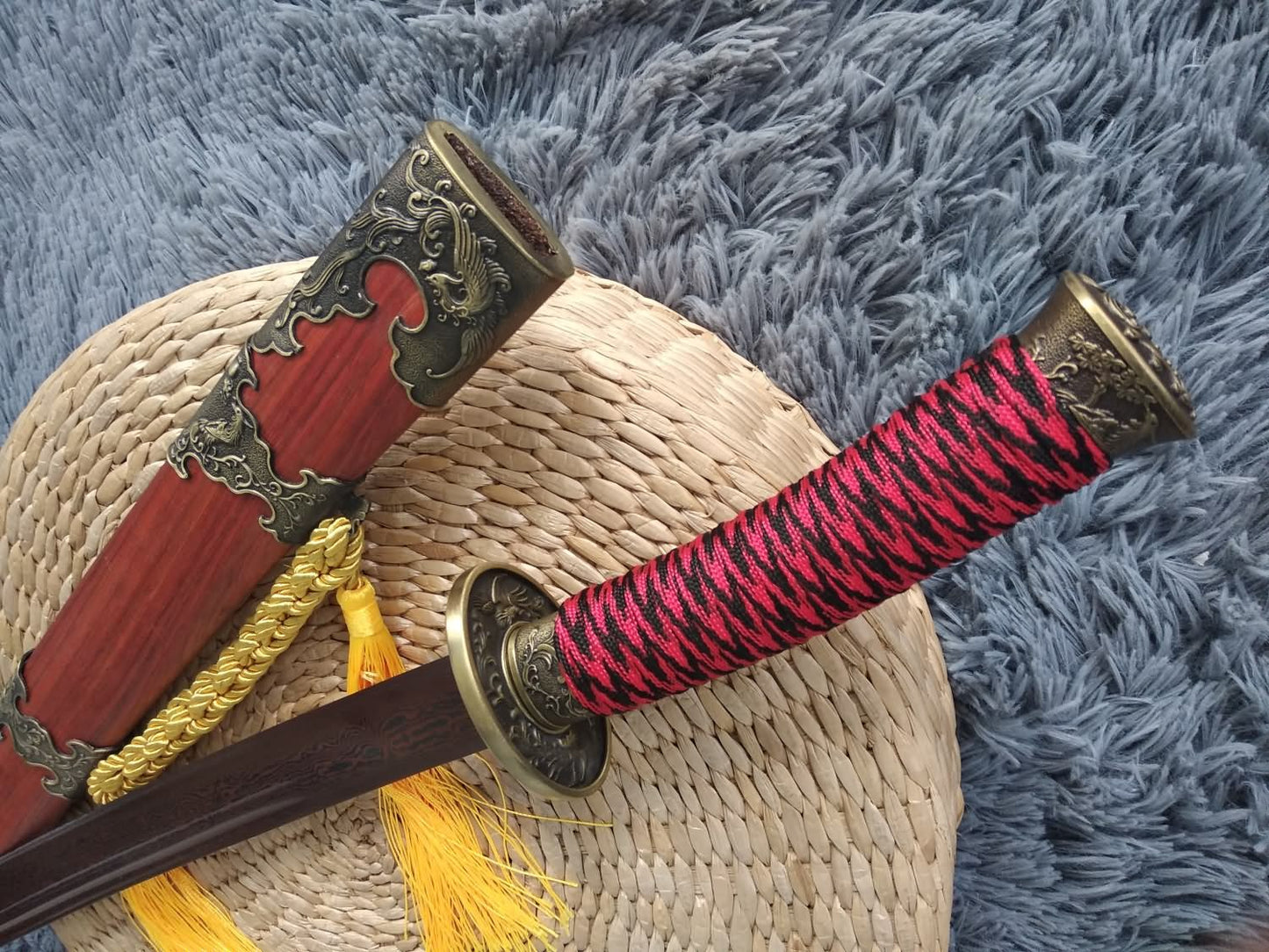 Broadsword,Handmade Damascus steel blade,Redwood