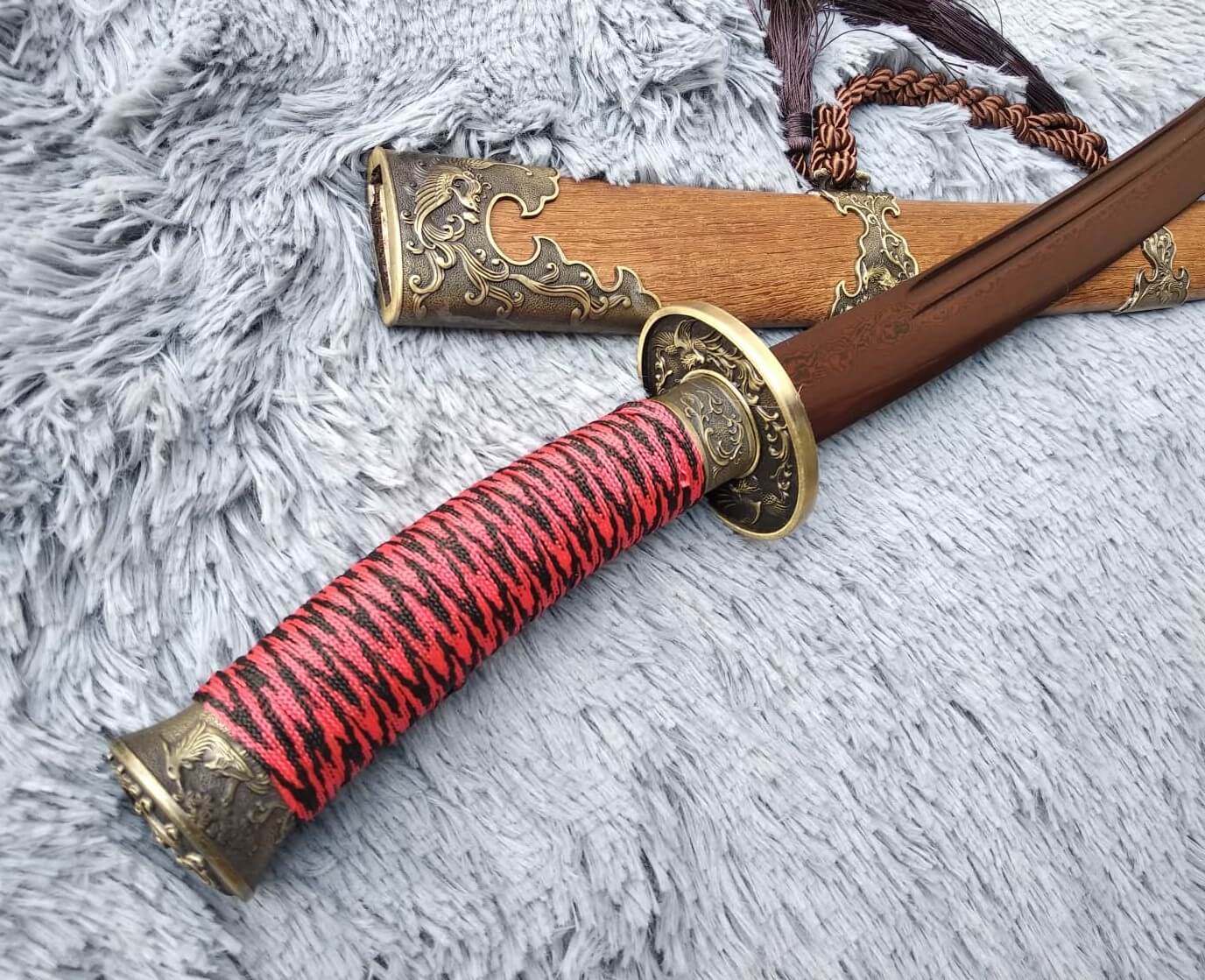 Broadsword,Damascus steel red blade,Rosewood,Alloy