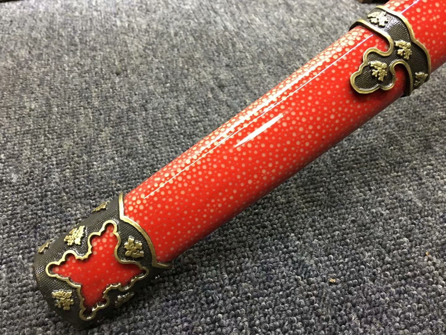 Tachi,Red skin scabbard,Damascus steel burn blade,Brass,Full tang