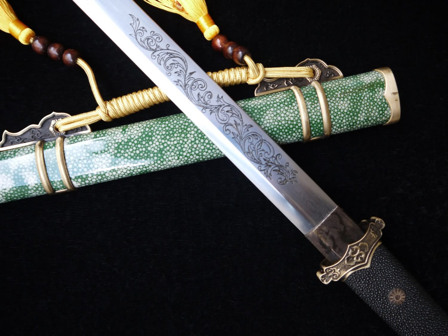 Tang dao(Damascus steel blade,Brass fittings,Green skin scabbard)Full tang