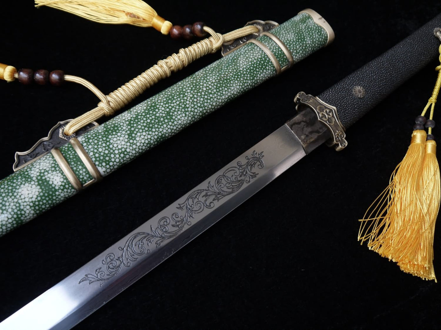 Tang dao(Damascus steel blade,Brass fittings,Green skin scabbard)Full tang