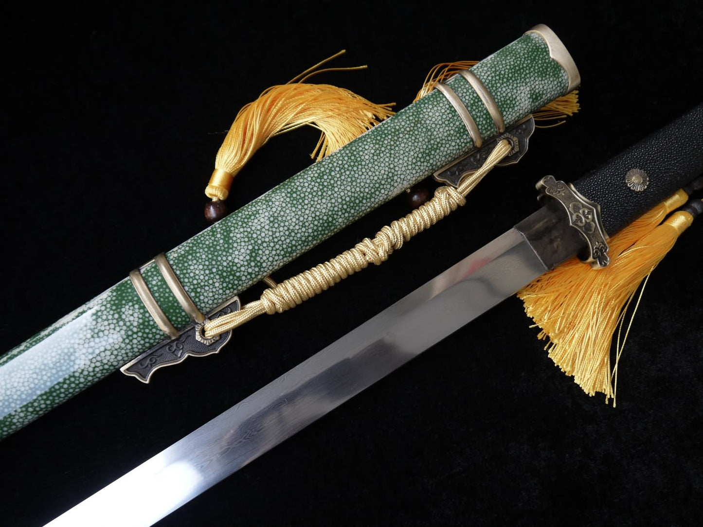 Tang dao(Damascus steel blade,Brass fittings,Green skin scabbard)Full tang