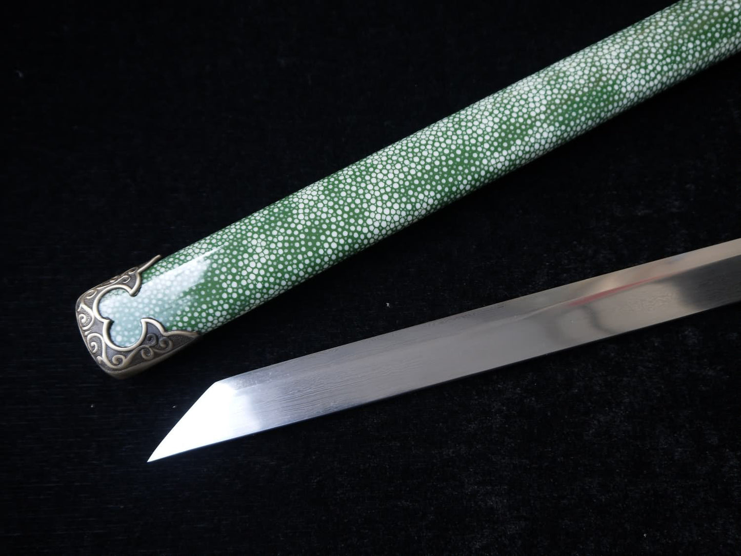 Tang dao(Damascus steel blade,Brass fittings,Green skin scabbard)Full tang