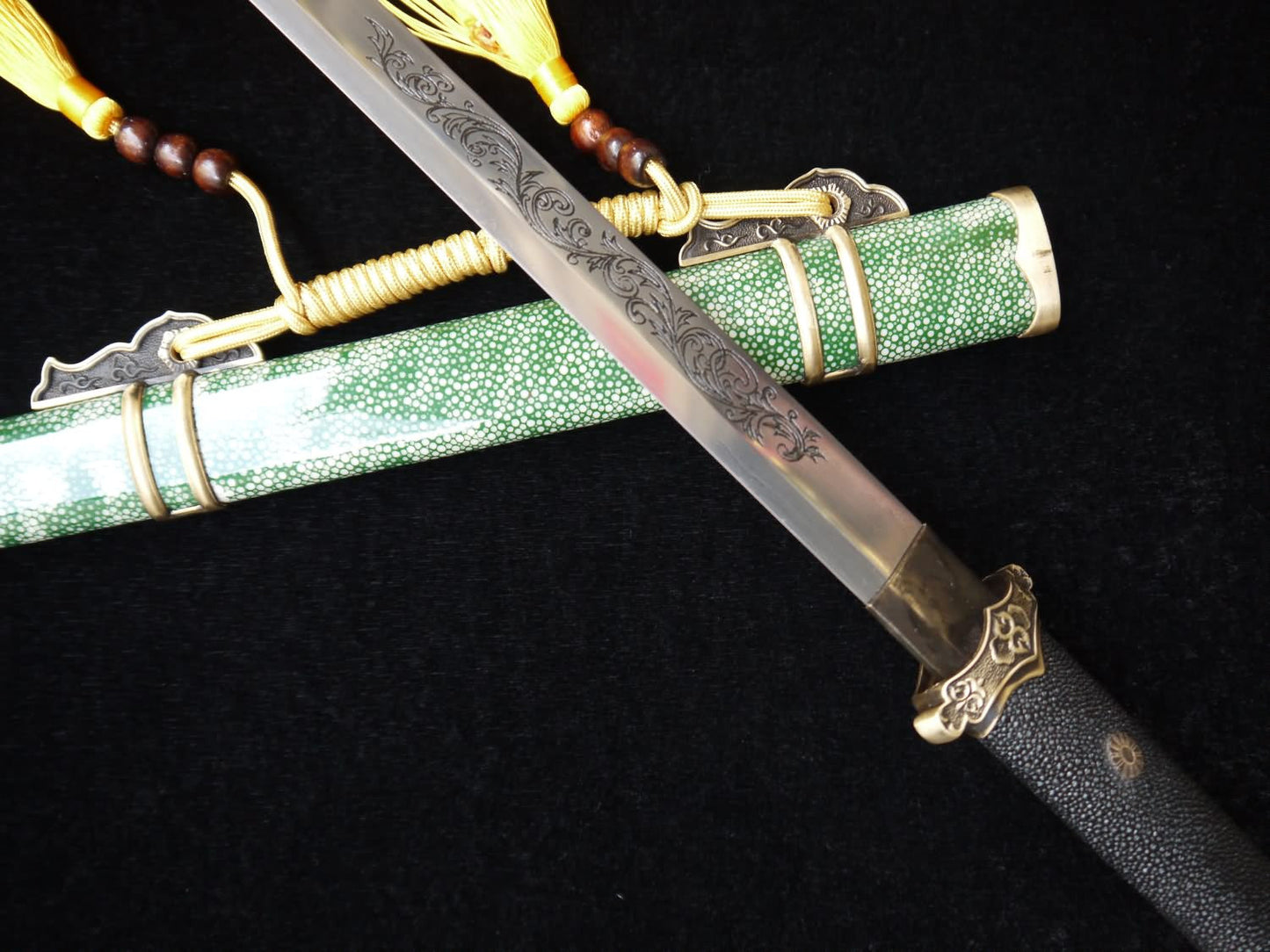 Tang dao(Damascus steel blade,Brass fittings,Green skin scabbard)Full tang