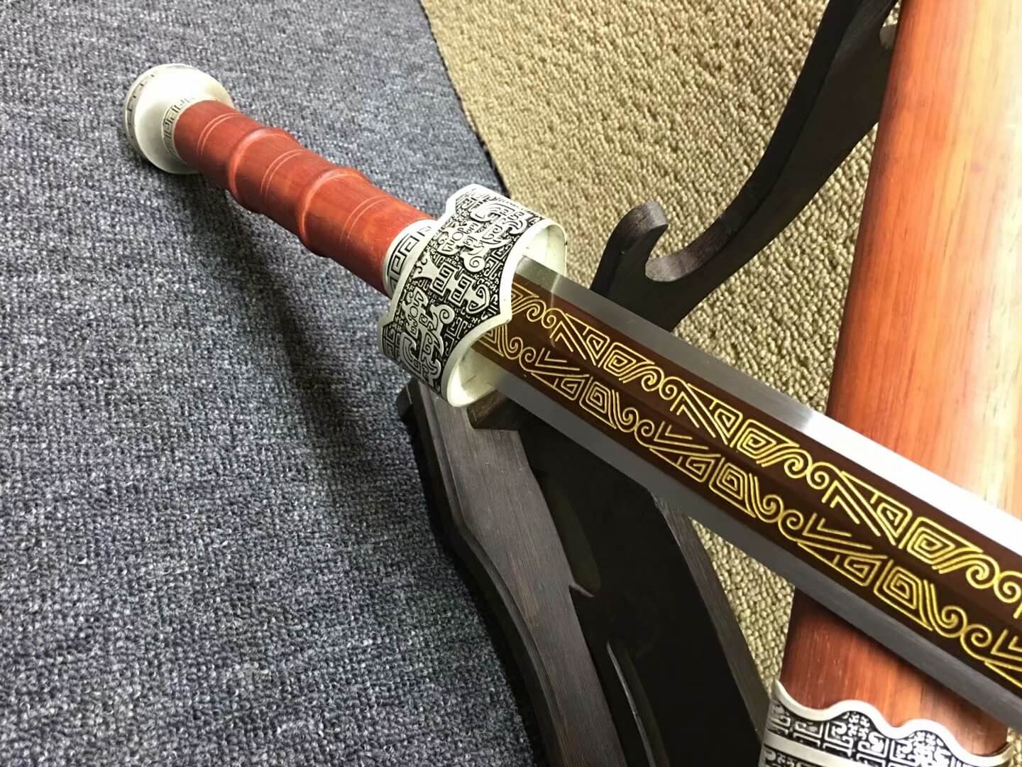 Yuewang sword,High carbon steel etch blade,Redwood scabbard